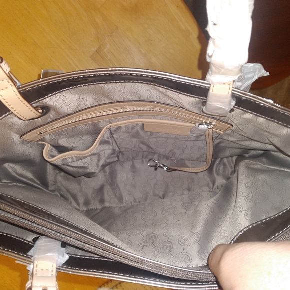 Michael Kors Signature E/W Tote - Picture 6 of 10